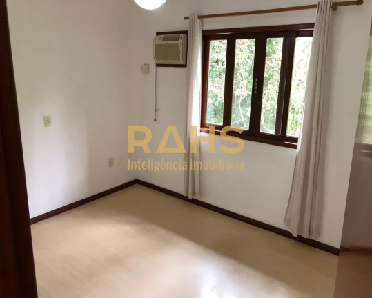 Imagem Excelente Residência Averbada para Venda no Atiradores! Localizada no bairro Atiradores, próximo a...