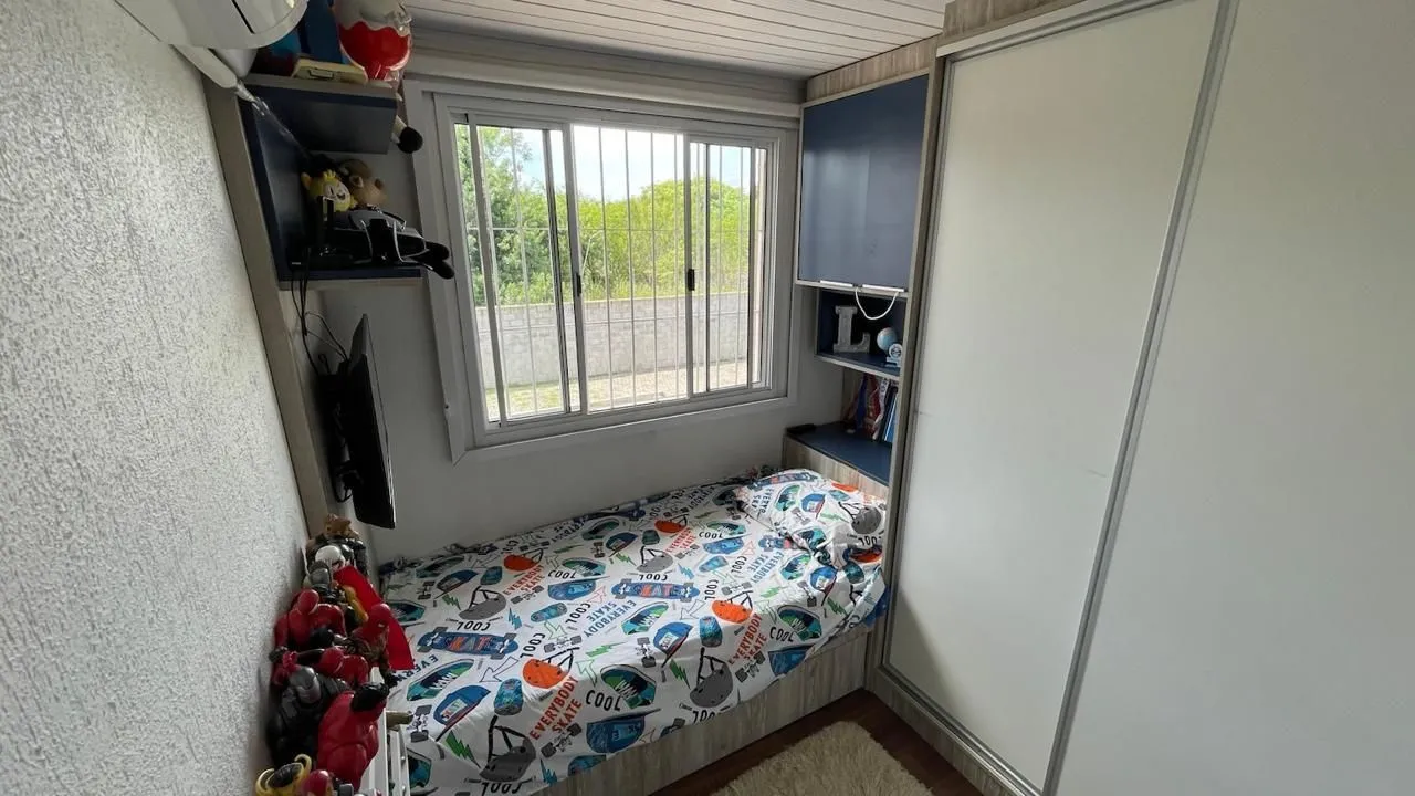 Imagem Casa com 3 dormitórios no bairro Humaitá
