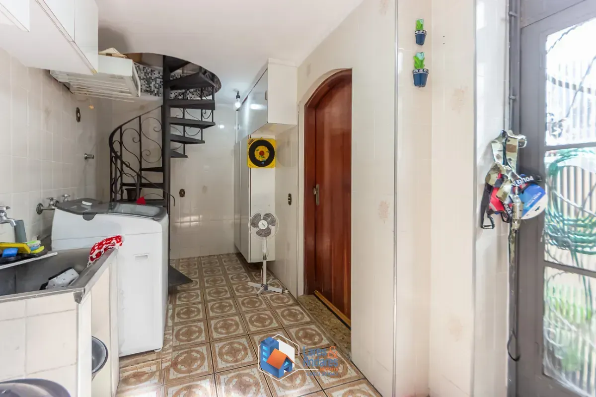 Imagem Sobrado para venda em Vila Guilherme com 4 quartos, sendo 2 suítes, 181m²