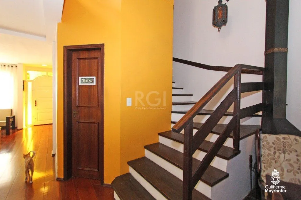 Imagem Casa para Venda - 240m², 5 dormitórios, sendo 1 suites, 3 vagas - Menino Deus