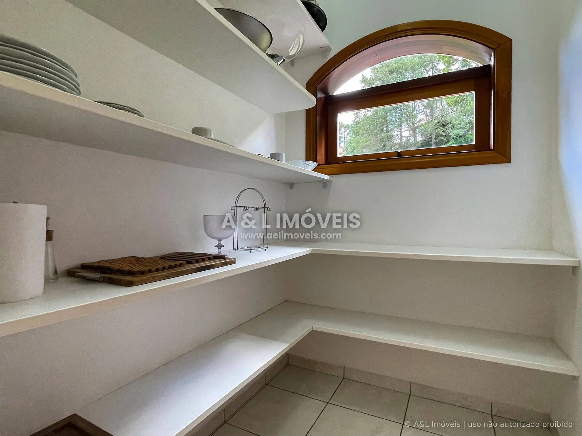 Imagem Casa em Campos do Jordão | Alto do Capivari | 4 Suítes, Lareira e Vista