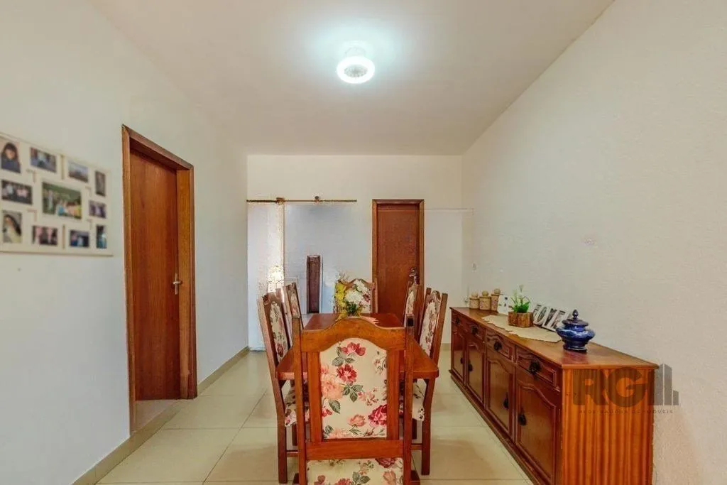 Imagem Casa de 3 dormitórios no bairro Rubem Berta
