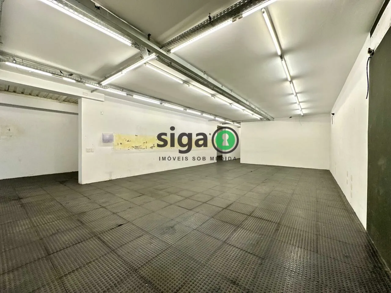 Imagem Bairro Moema Sp, Imóvel comercial de 640m2 de área útil construída em 500m2 de terreno, em dois piso