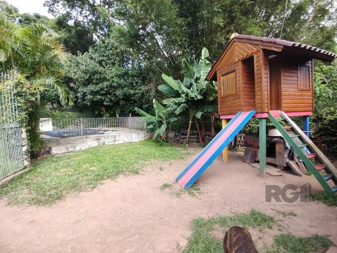 Imagem Casa térrea, 2 quartos, edícula com 2 quartos, pático, piscina - Bairro Cavalhado