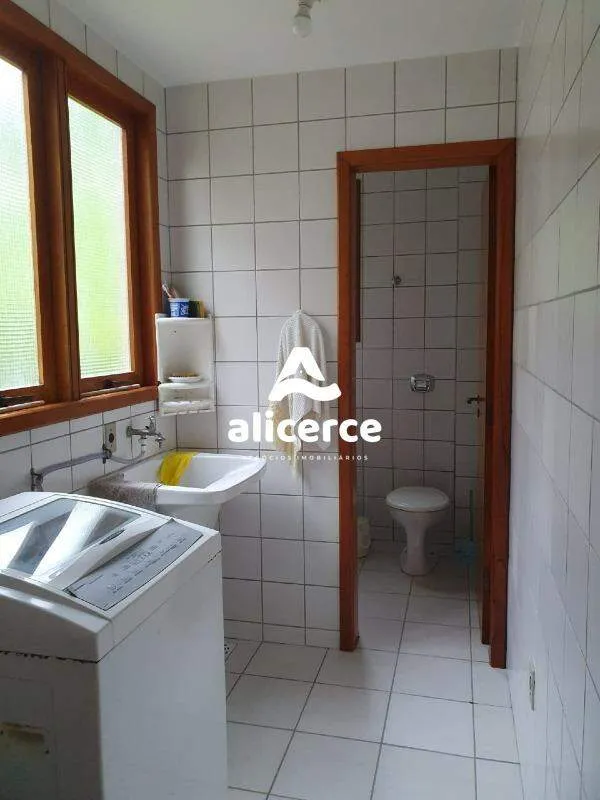 Imagem Casa à venda l 6 Dormitórios, 2 suítes l 370m² l Ponta de Baixo - São José/SC