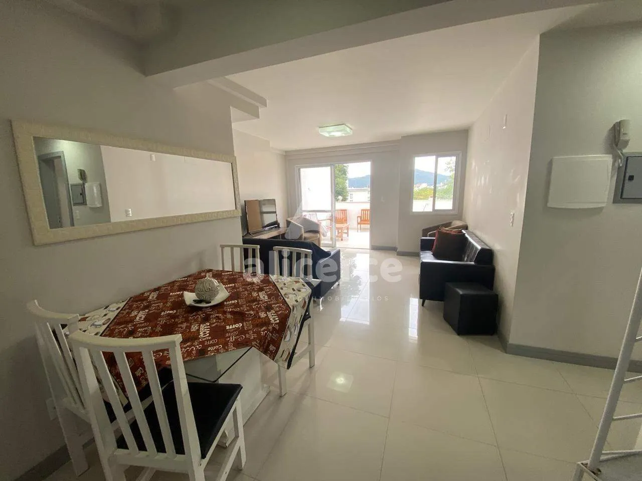Imagem Cobertura Duplex à venda l 3 quartos, 1 suíte l140m² l Cachoeira do Bom Jesus - Florianópolis/SC