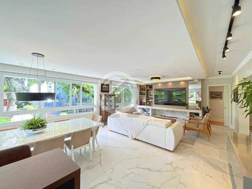 Imagem Apartamento de 170 m², mobiliado e decorado, 3 suítes e 3 vagas no bairro Petrópolis. Imóvel pos...
