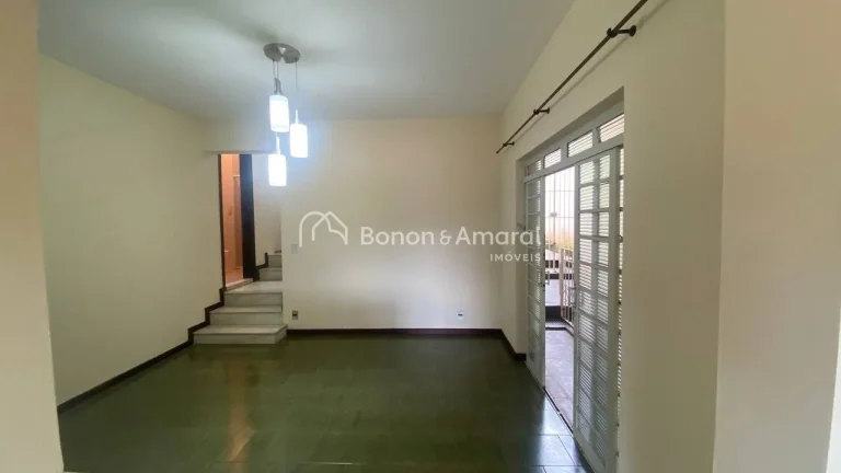 Imagem Casa térrea, com escada para acesso,
bem localizada no bairro Nova Sousas,
terreno de 300 m² e 197...
