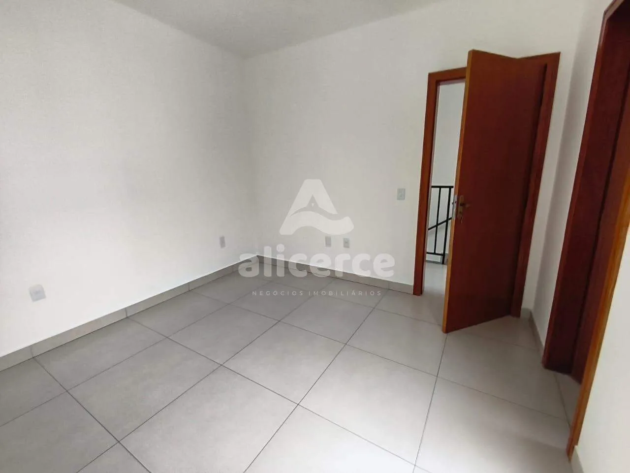 Imagem Sobrado à venda com 3 quartos 1 suíte, 100m² em Serraria São José
