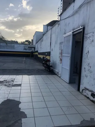 Imóvel Comercial à Venda ou Locação, 450 m² em Rua dos Sapotis, s/n - Jardim Renascença, São Luís - MA