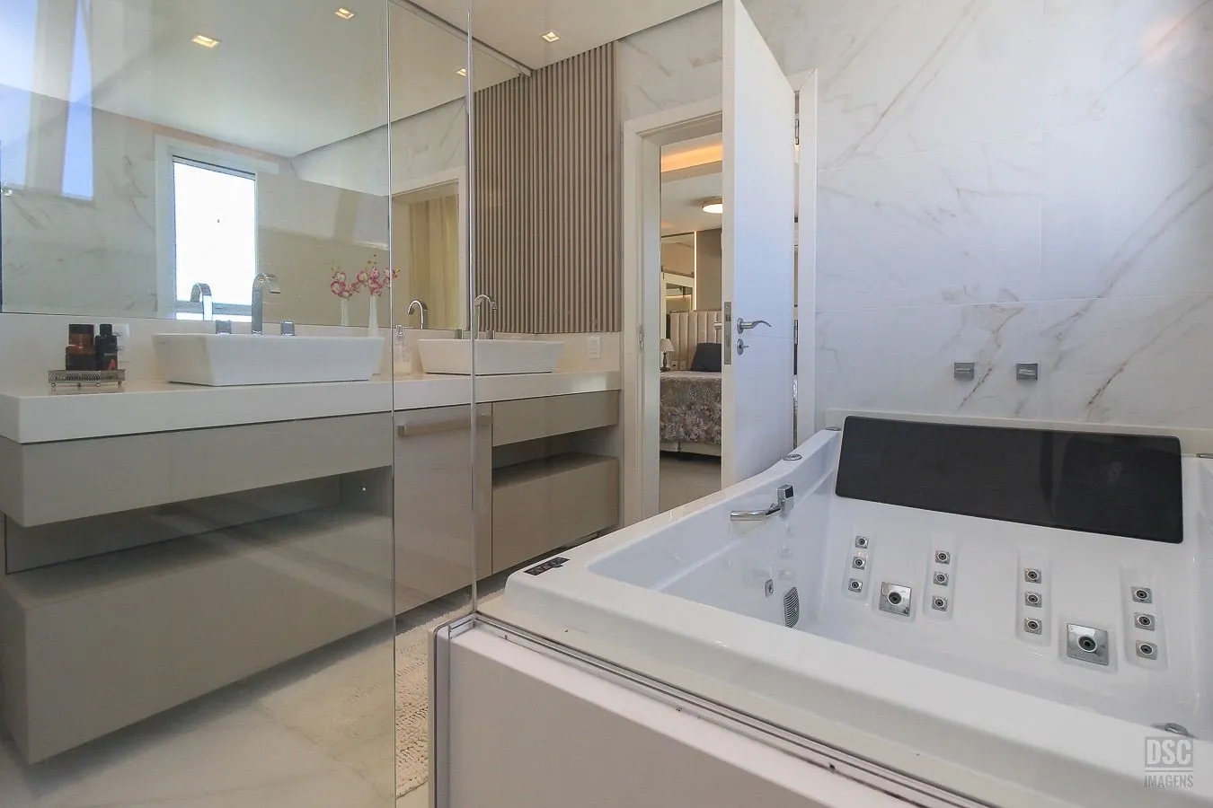 Imagem Casa dos Sonhos em Condomínio Fechado - Conforto, Estilo e Lazer Completo!