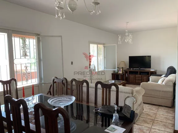 Compre essa ...oacute;tima casa, localizada no bairro Portal das Colinas. O im...oacute;vel cont...e...