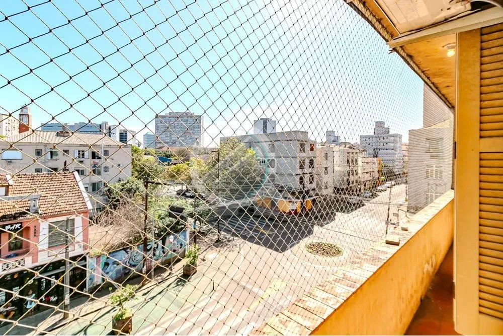 Imagem Descubra o charme deste aconchegante apartamento localizado na vibrante Cidade Baixa, um dos bairros...