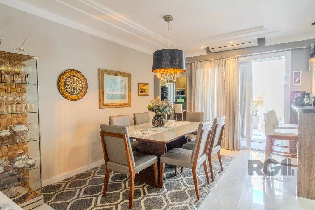 Imagem Casa de Condomínio com Arquitetura Exclusiva e Ambientes Sofisticados