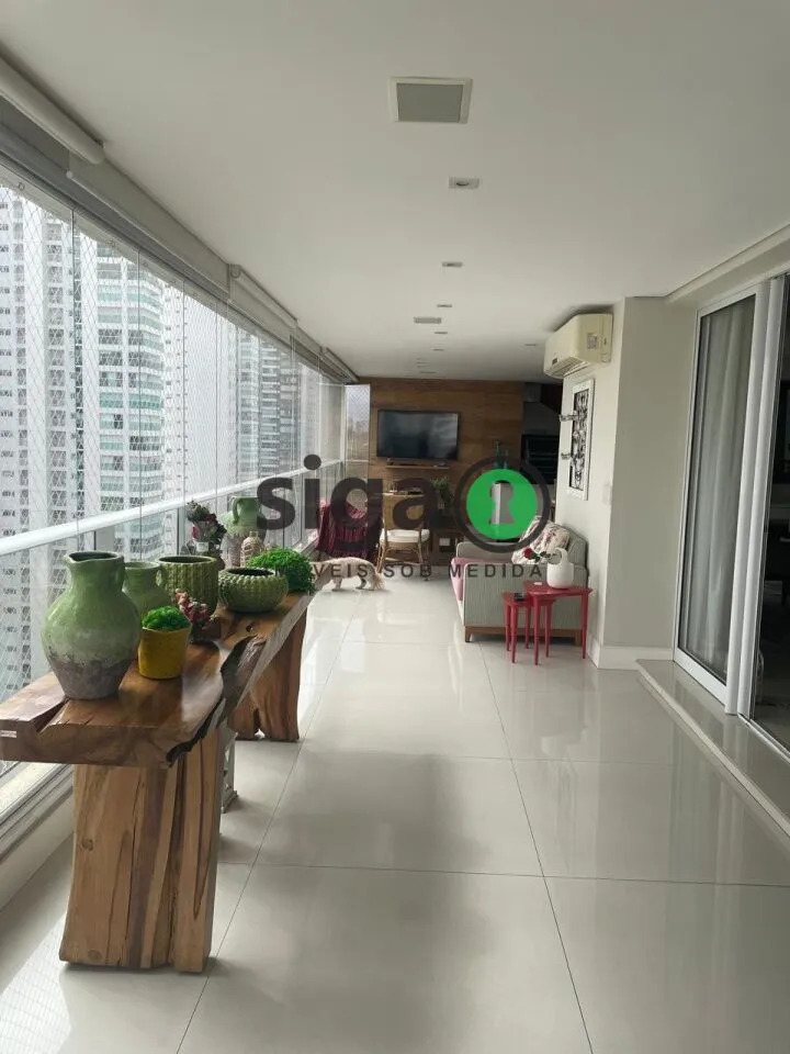 Imagem 370m² de Sofisticação com 4 Suítes, 5 Vagas e Vista Privilegiada no Campo Belo.