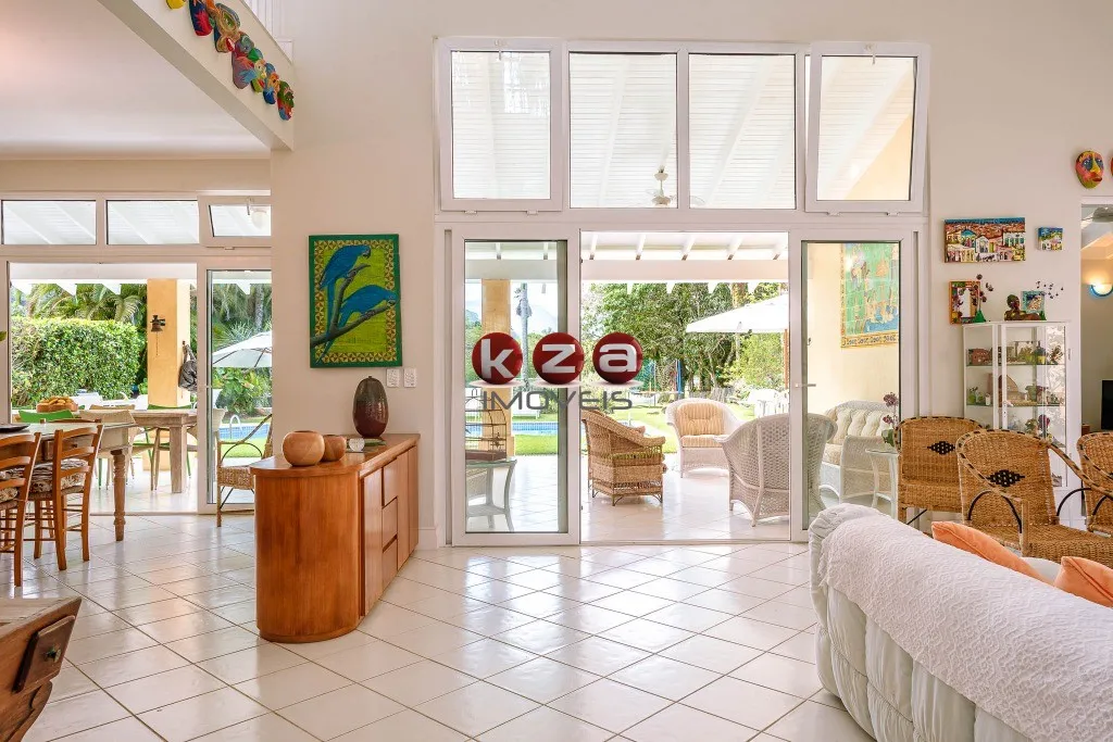 Imagem Luxuosa casa à venda no Condomínio Costa Verde, na Praia de Tabatinga, Caraguatatuba-SP, 5 suítes, 2 salas, , 344m². Venha conferir!