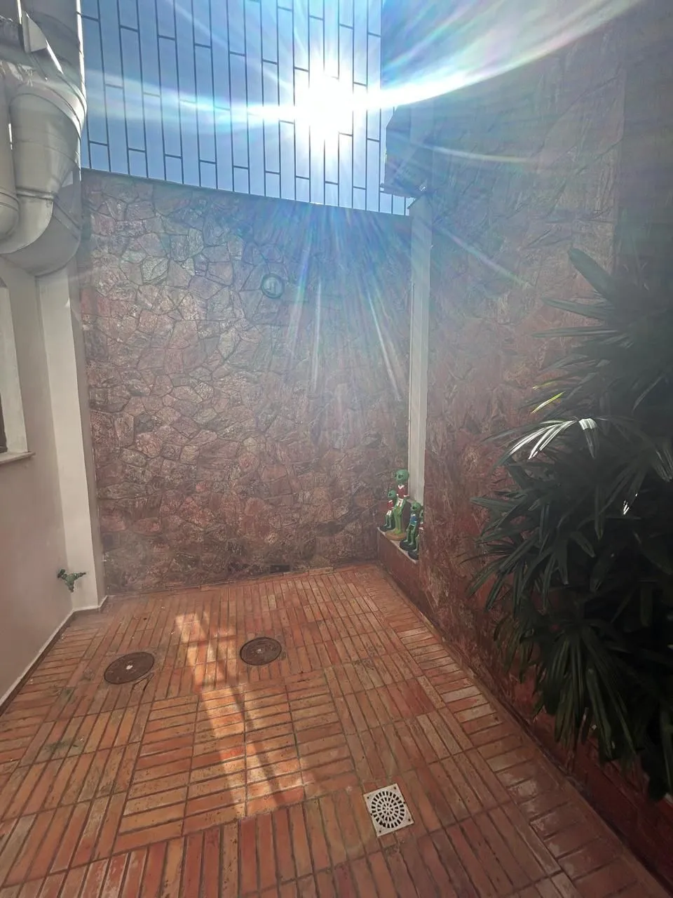 Imagem CASA -4 DORM. -com 2 suítes - 3 BOX- 297,18 m² - MENINO DEUS