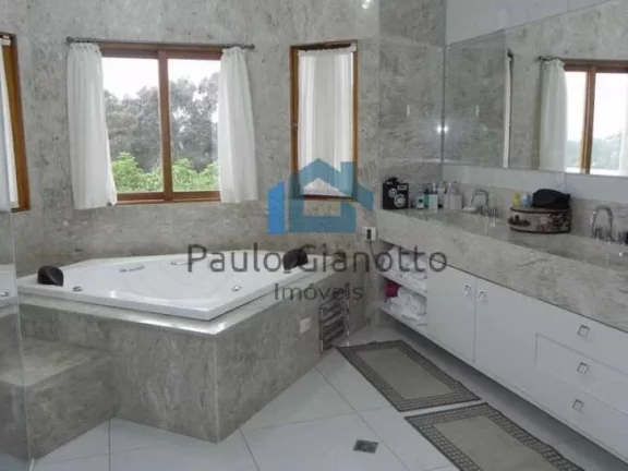 Imagem Casa de Alto Padrão à Venda na Granja Viana