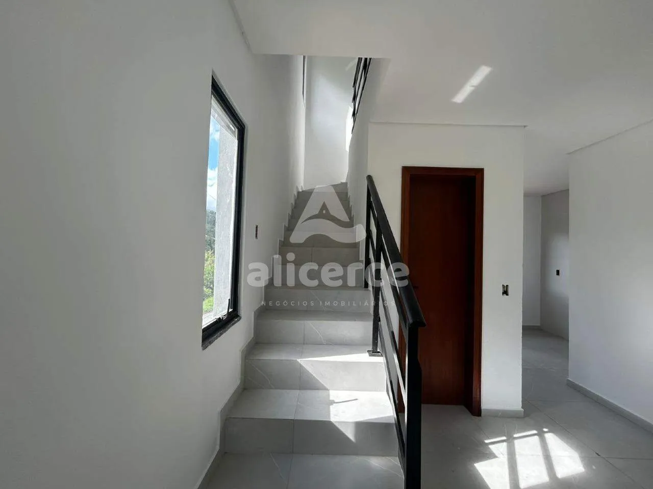 Imagem Sobrado à venda com 2 quartos , 47m² em Bela Vista Palhoça