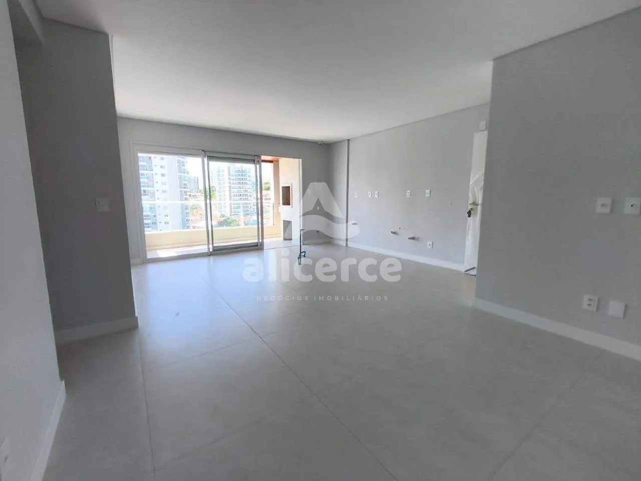 Imagem Apartamento à venda com 3 quartos 1 suíte, 87m² em Barreiros São José