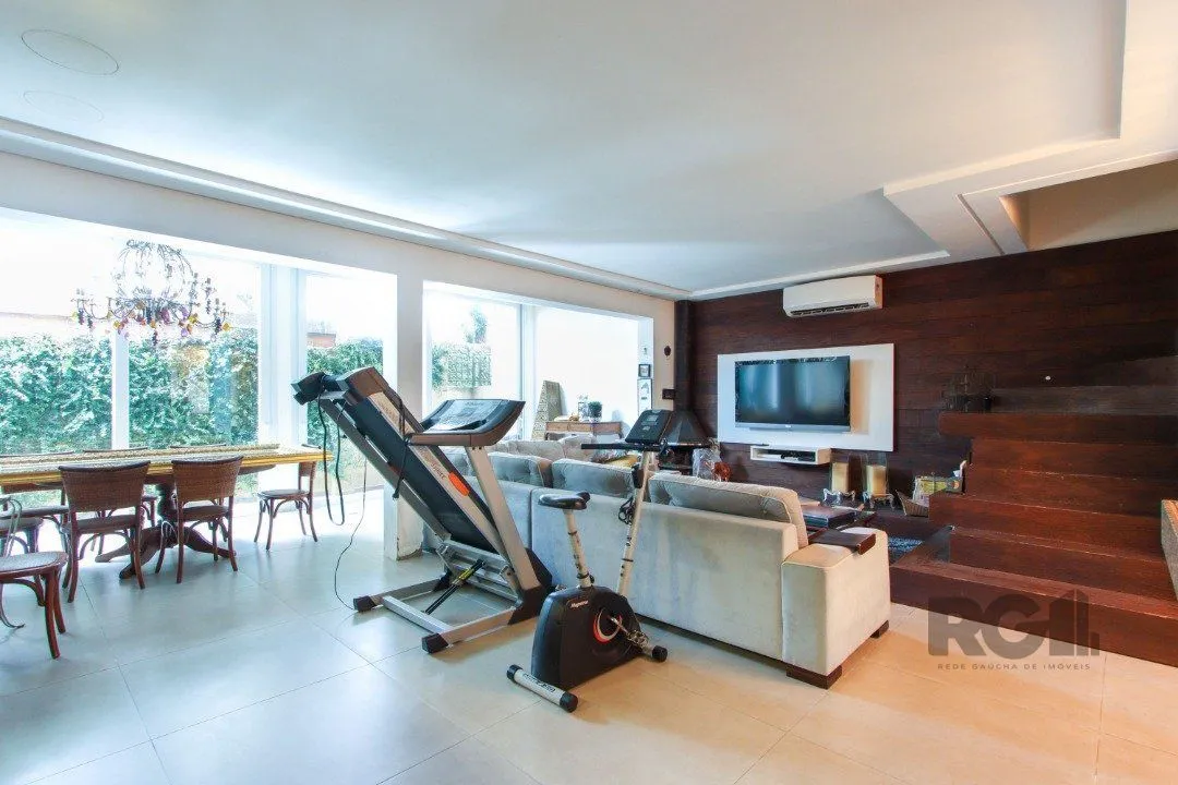Imagem Casa com 327m² de área privativa, oferecendo 3 dormitórios, sendo 3 suítes