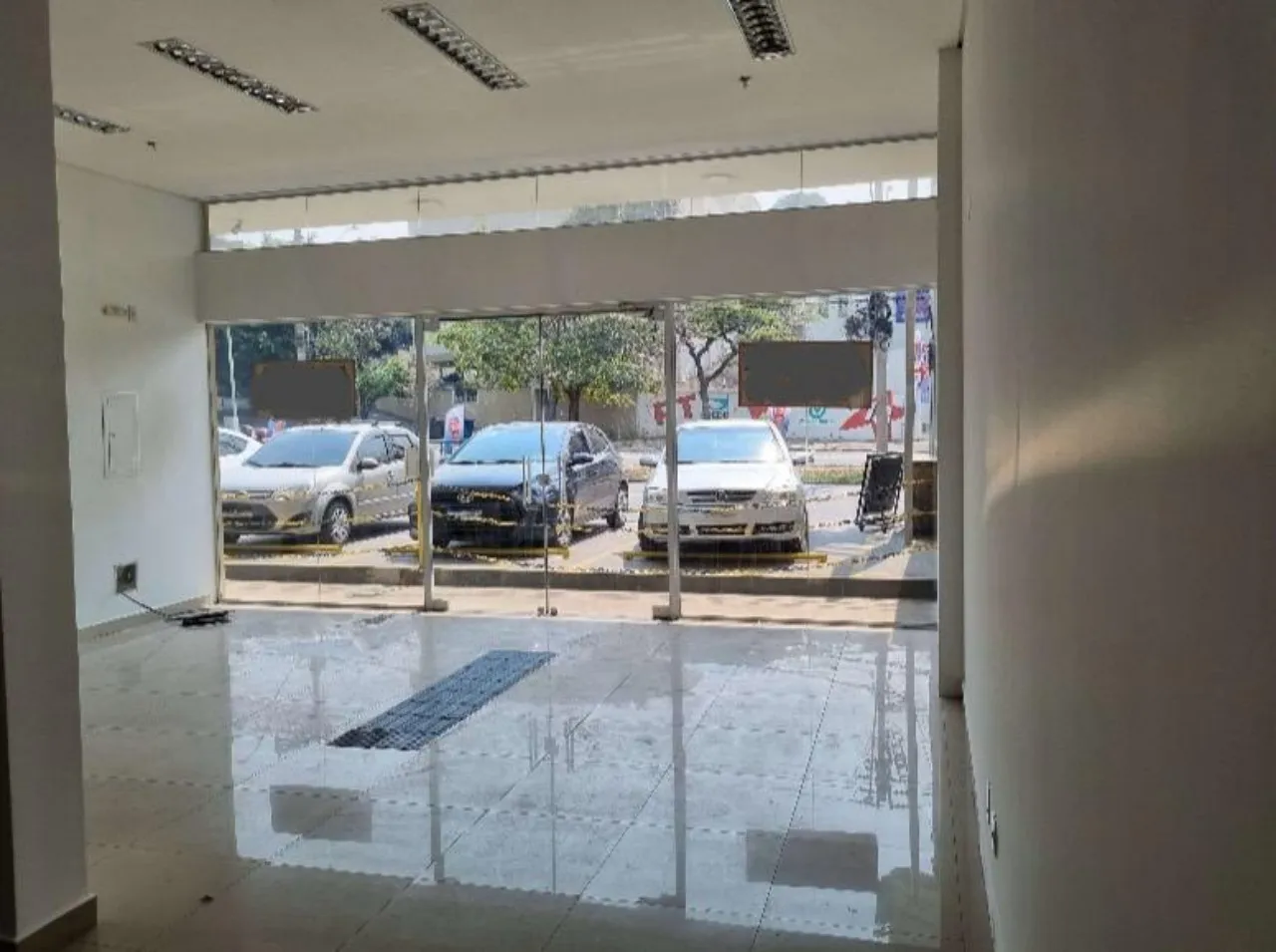 Imagem Sala Comercial para Locação na Vila Trujillo, Sorocaba-SP: 1 Sala, 2 Banheiros, 5 Vagas de Garagem - 150m² de Área
