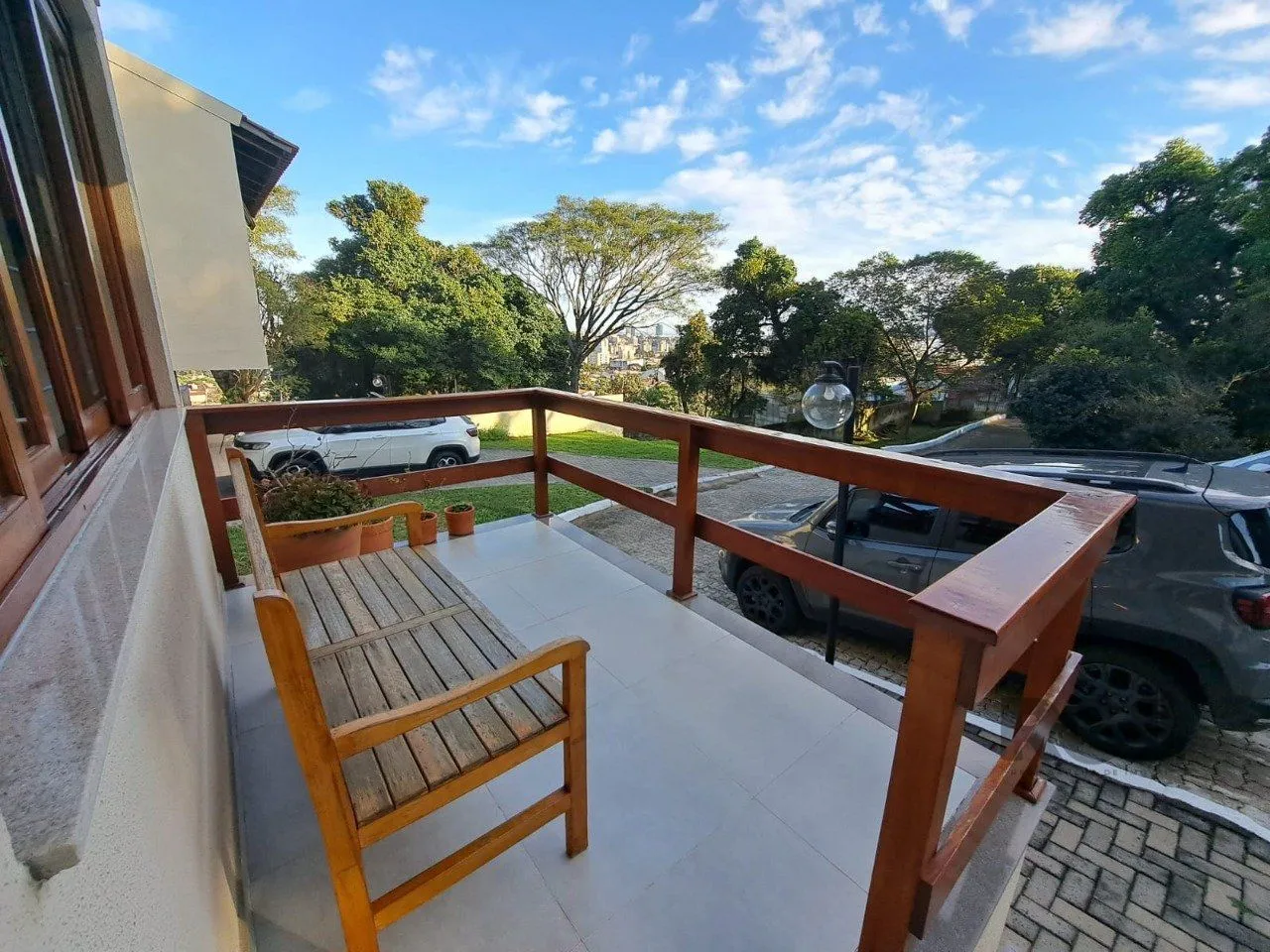 Imagem Casa em Condomínio com 03 quartos e 02 vagas no Bairro Nonoai