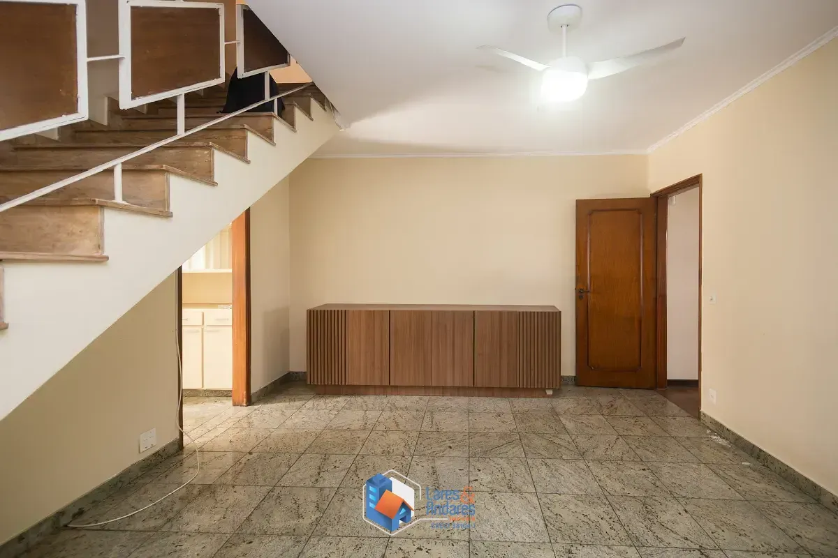 Imagem Casa para venda em Jardim da Glória com 6 quartos, sendo 2 suítes, 210m²