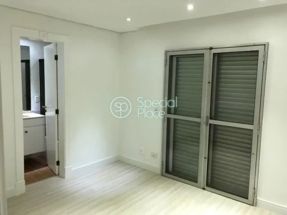 Imagem Apartamento charmoso, muito claro e arejado. Sala espaçosa com terraço e lareira; escritório e sa...