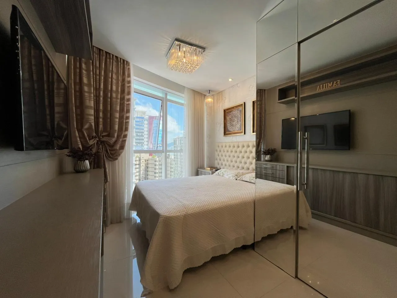 Imagem Apartamento com vista para o mar à venda com 229m2 por R$ 5.900.000,00