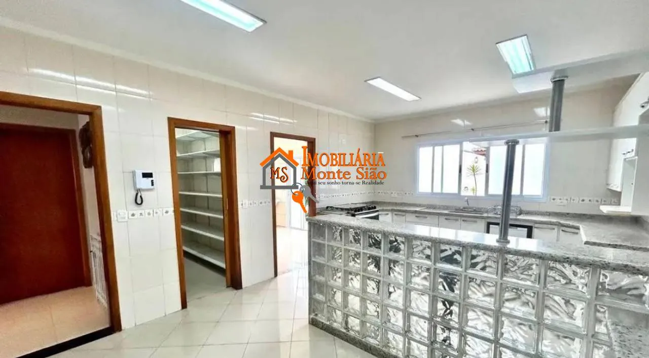 Imagem Sobrado com 4 dormitórios à venda, 462 m² por R$ 2.120.000,00 - Vila Galvão - Guarulhos/SP