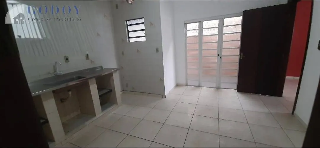 Imagem Casa térrea com suíte, escritório e varanda próxima ao Hospital Unimed