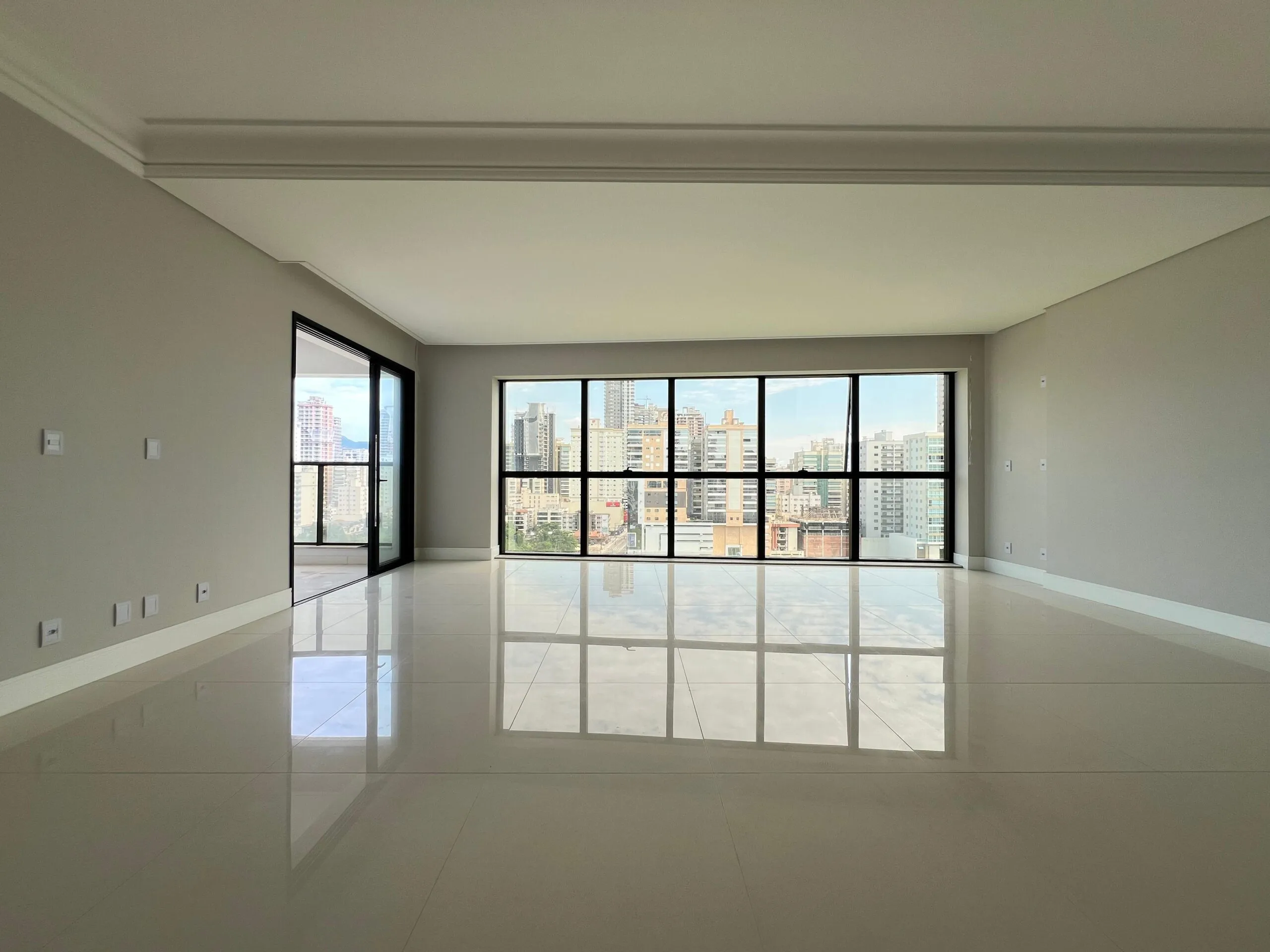 Imagem Apartamento com vista para o mar à venda com 183.15m2 por R$ 3.800.000,00