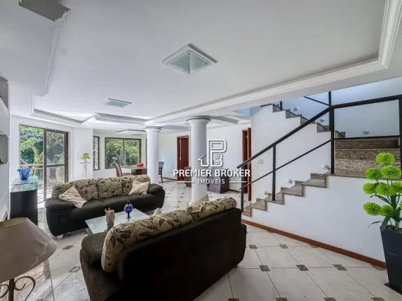 Foto do imóvel Casa à venda, 213 m² por R$ 1.100.000,00 - Comary - Teresópolis/RJ