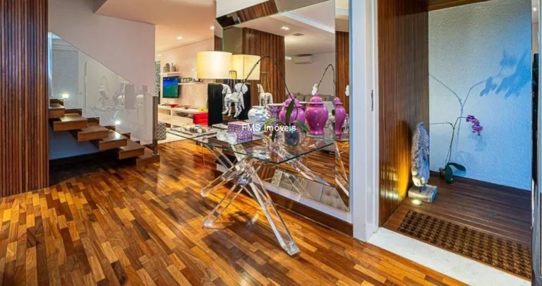 Imagem Imperdível oportunidade de adquirir uma casa no Pacaembu, São Paulo-SP, com 3 quartos, 3 suítes, 3 salas, 5 vagas de garagem e 380m².