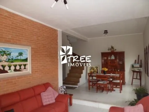 Imagem VENDA DE SOBRADO NO BARBOSAS, EM ARUJÁ/SP, 300m² com 3 quartos, suíte, varanda, quintal amplo e garagem coberta para 2 autos. CONSULTE-NOS.