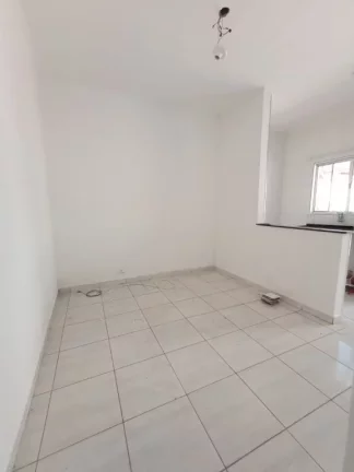 Imagem Oportunidade única! Casa com 2 quartos, totalmente reformada, em bairro nobre, perto de tudo que você precisa. Não perca essa chance! á venda na Imobiliaria Consulte Imoveis.