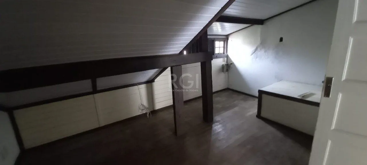 Imagem Sobrado para Venda - 110m², 4 dormitórios, sendo 1 suites, 2 vagas - Floresta