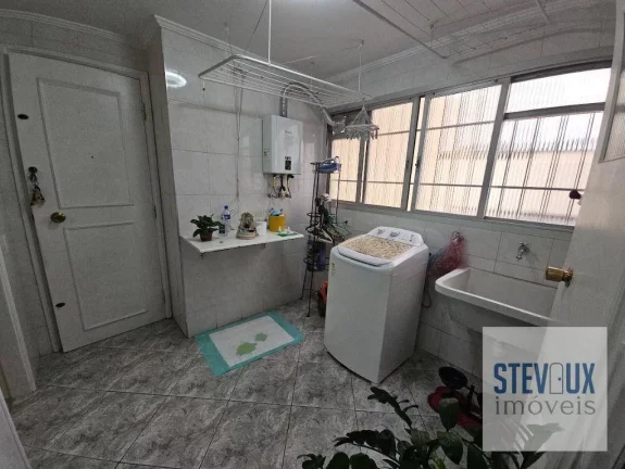Imagem Amplo Apartamento em Moema Pássaros com 4 Quartos e Varanda, Próximo ao Metrô e Parque Ibirapuera