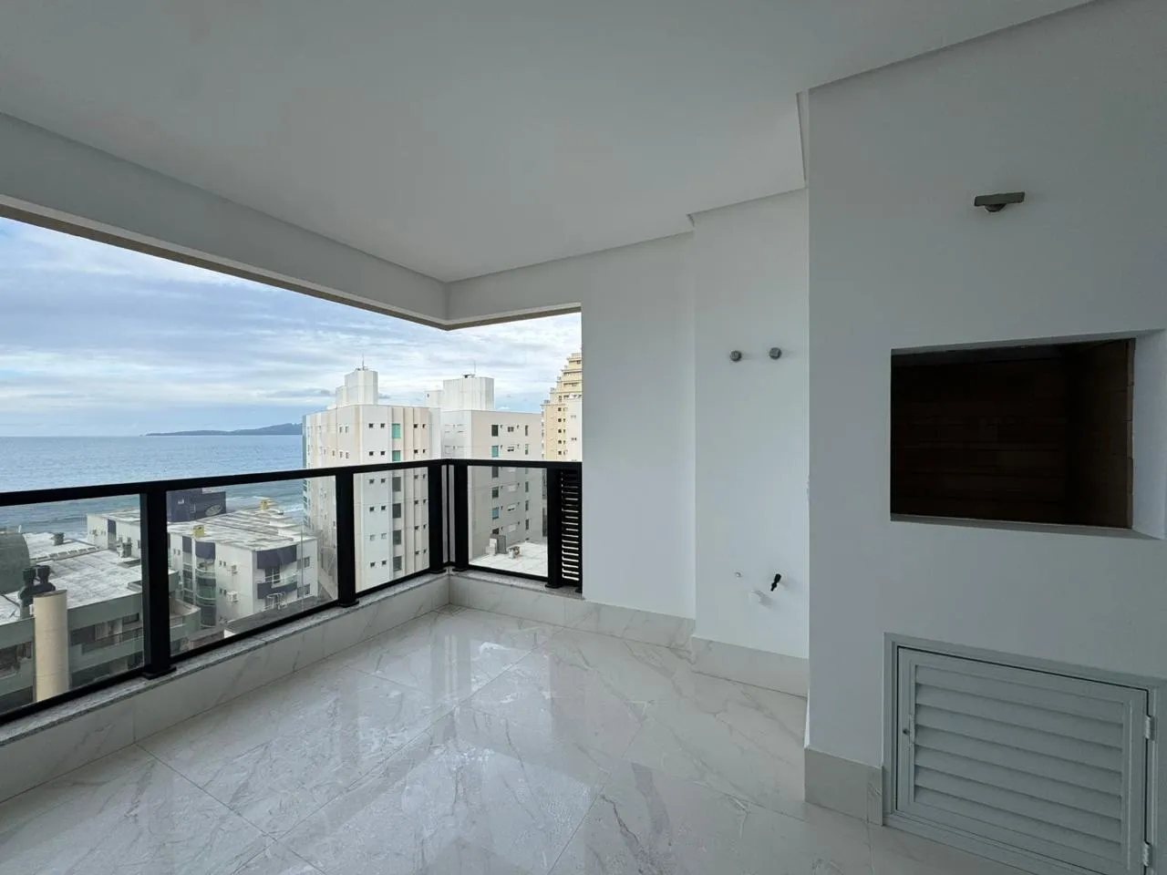 Imagem Apartamento com vista para o mar à venda com 210m2 por R$ 4.400.000,00