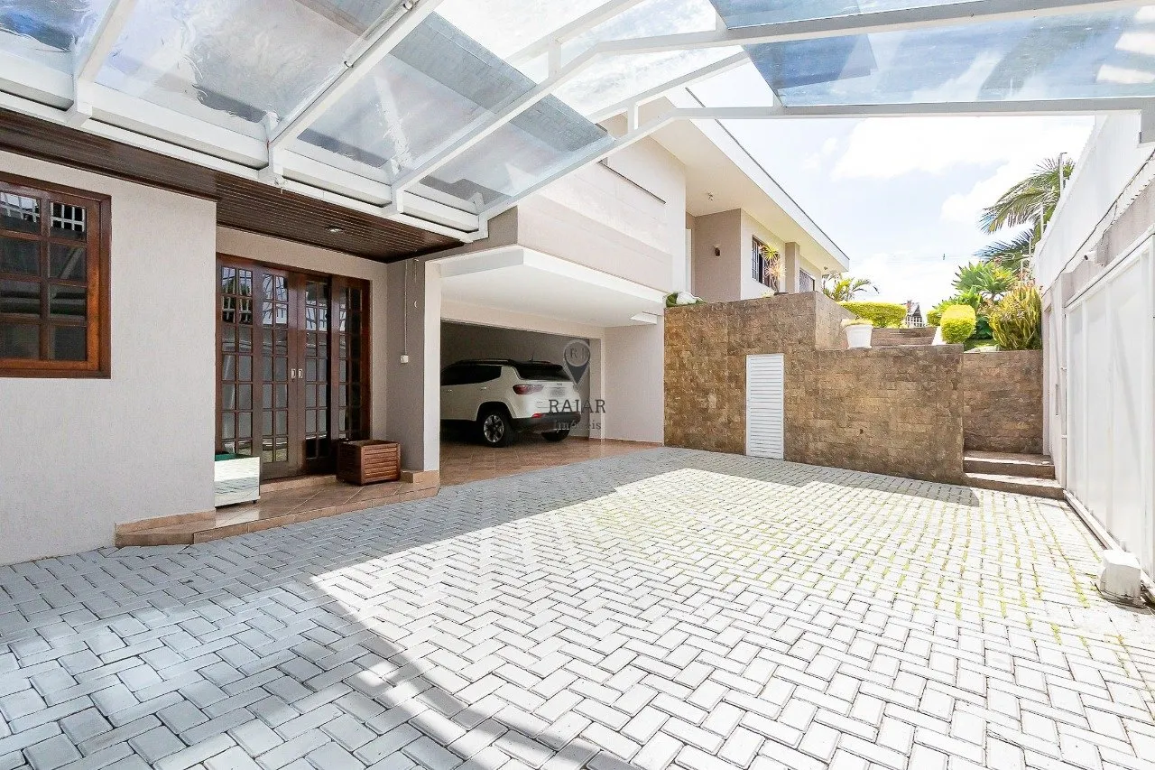 Imagem Casa de Alto Padrão "Mobiliada"

Com quatro quartos, duas suítes com hidro, espaço gourmet, acade...