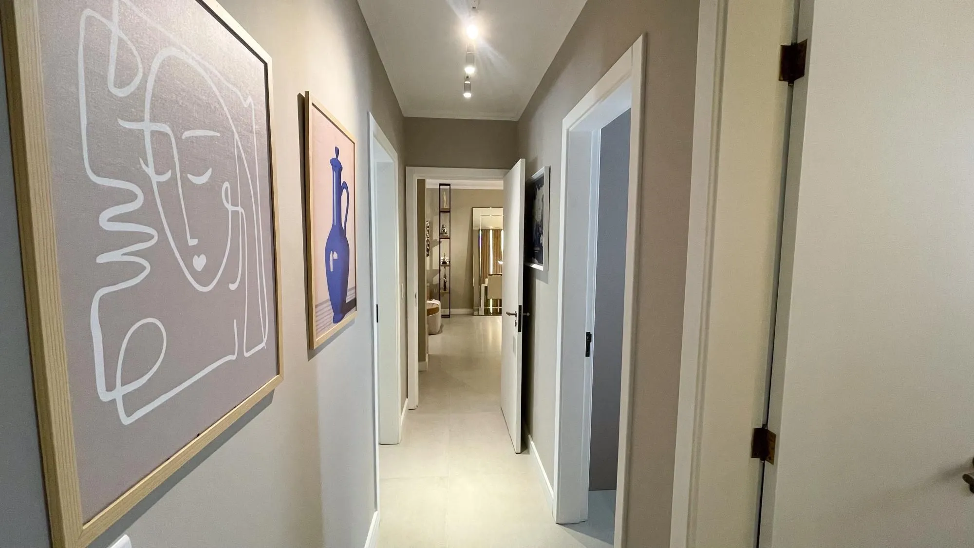 Imagem Vende-se apartamento com 3 quartos (1 suíte), 100m² e 1 vaga - Jardim Europa