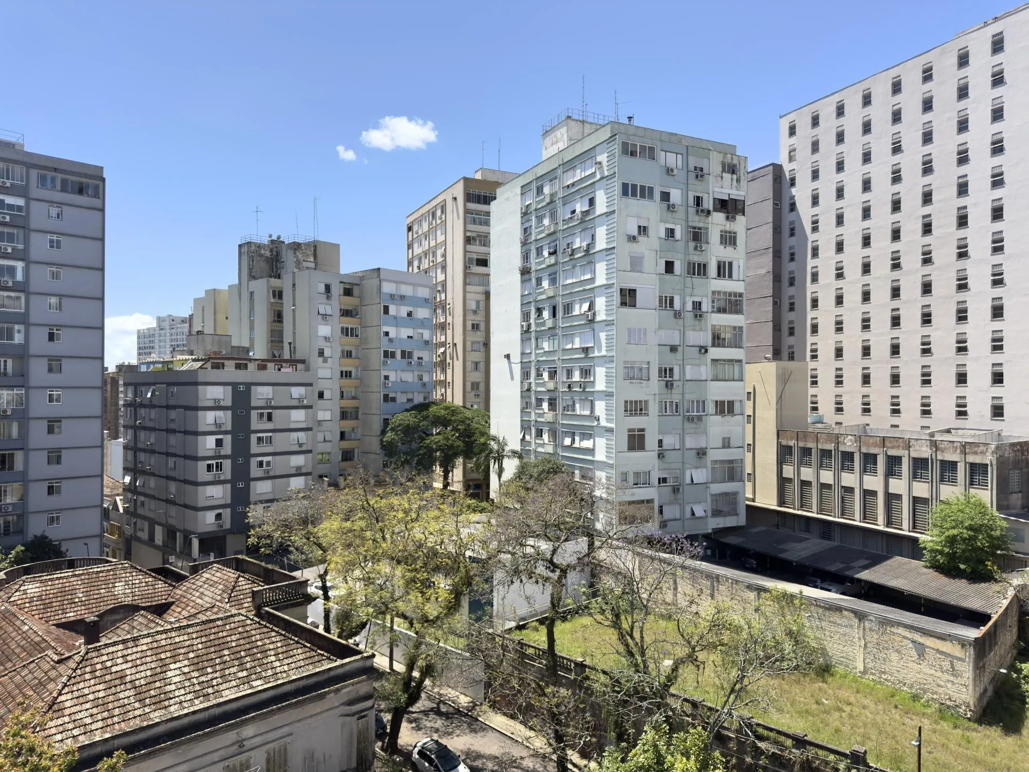 Imagem Apartamento mobiliado de 71m², com 2 dormitórios, sendo 1 suíte e vaga no Centro