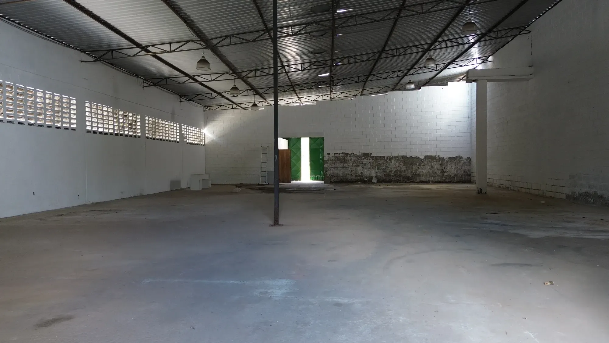 Imagem Galpão à Venda, 1354 m² em CIA Sul - Simões Filho