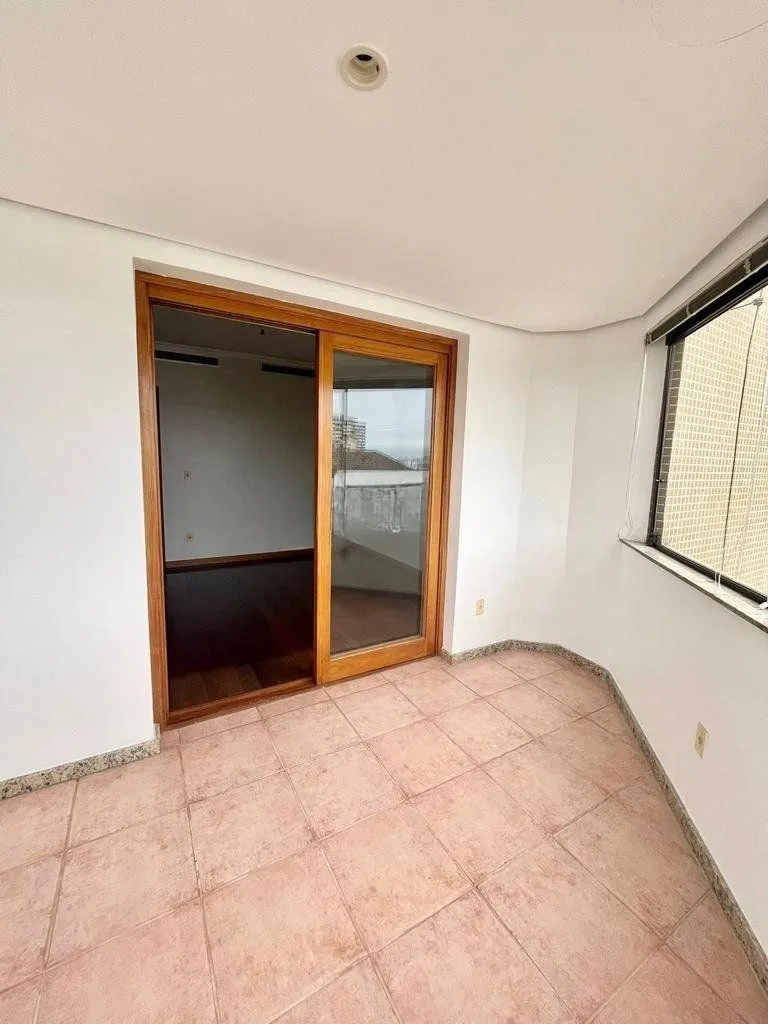 Imagem Apartamento de 4 dormitórios e 184m² à venda em Menino Deus, Porto Alegre.