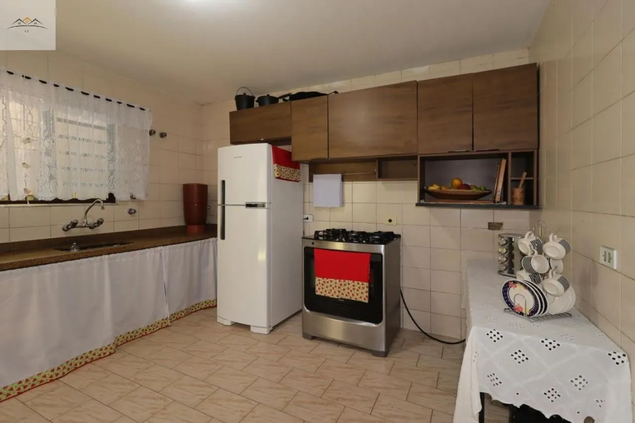 Imagem Sobrado à venda na V. Pires, Santo André 5 dorm. 2 suítes 5 vgs 280m²