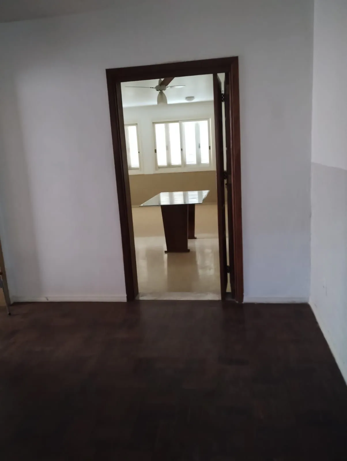 Imagem Excelente Casa com 03 suítes + Apto nos fundos com 01 Dor. Garagem 3 carros