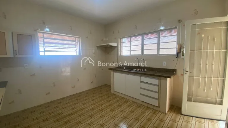 Imagem Casa térrea, com escada para acesso,
bem localizada no bairro Nova Sousas,
terreno de 300 m² e 197...