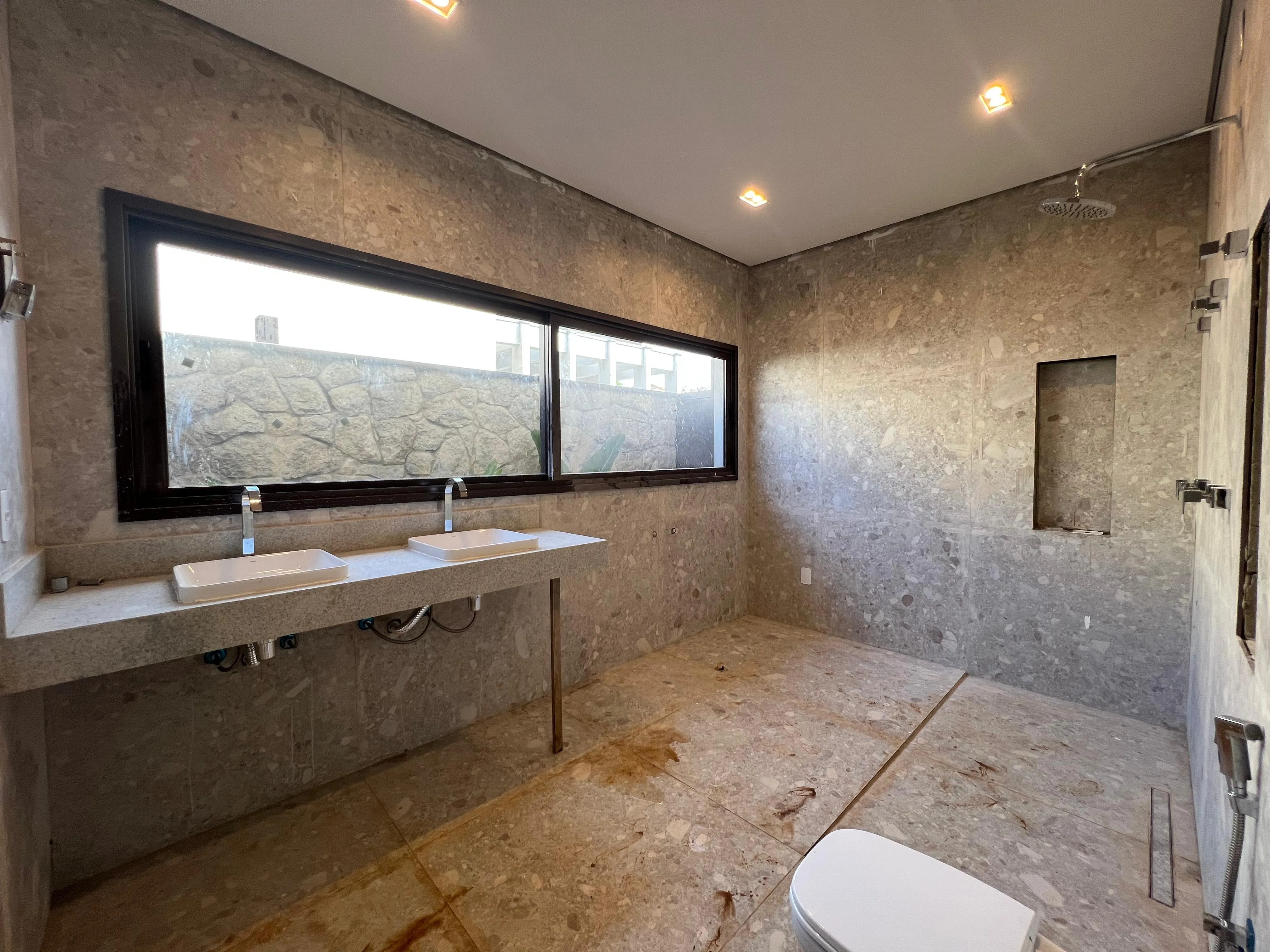 Imagem Luxuosa Casa no Condomínio Fazenda Imperial - 1700m² de Terreno e 402m² de Área Construída