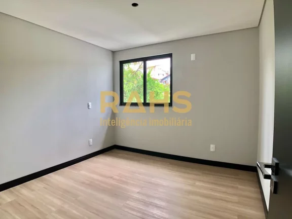 Imagem Sobrado Alto padrão a venda com 160,87 m² de área construída, 1 suíte e 2 quartos a venda no me...